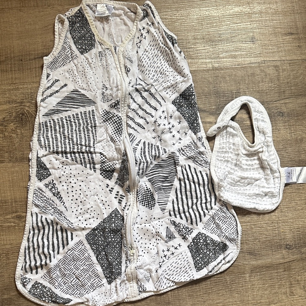 Geometric Patterned Baby Sleep Sack and Bib Set Aden + anais natural fiber